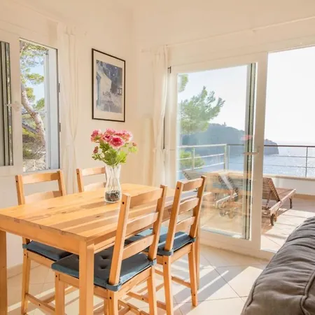 Ponent Apartment *