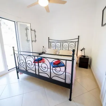 Ponent Apartment