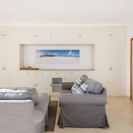 Ponent Apartment *