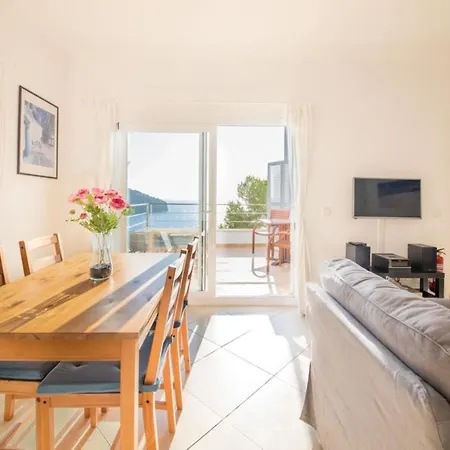 Ponent Apartment